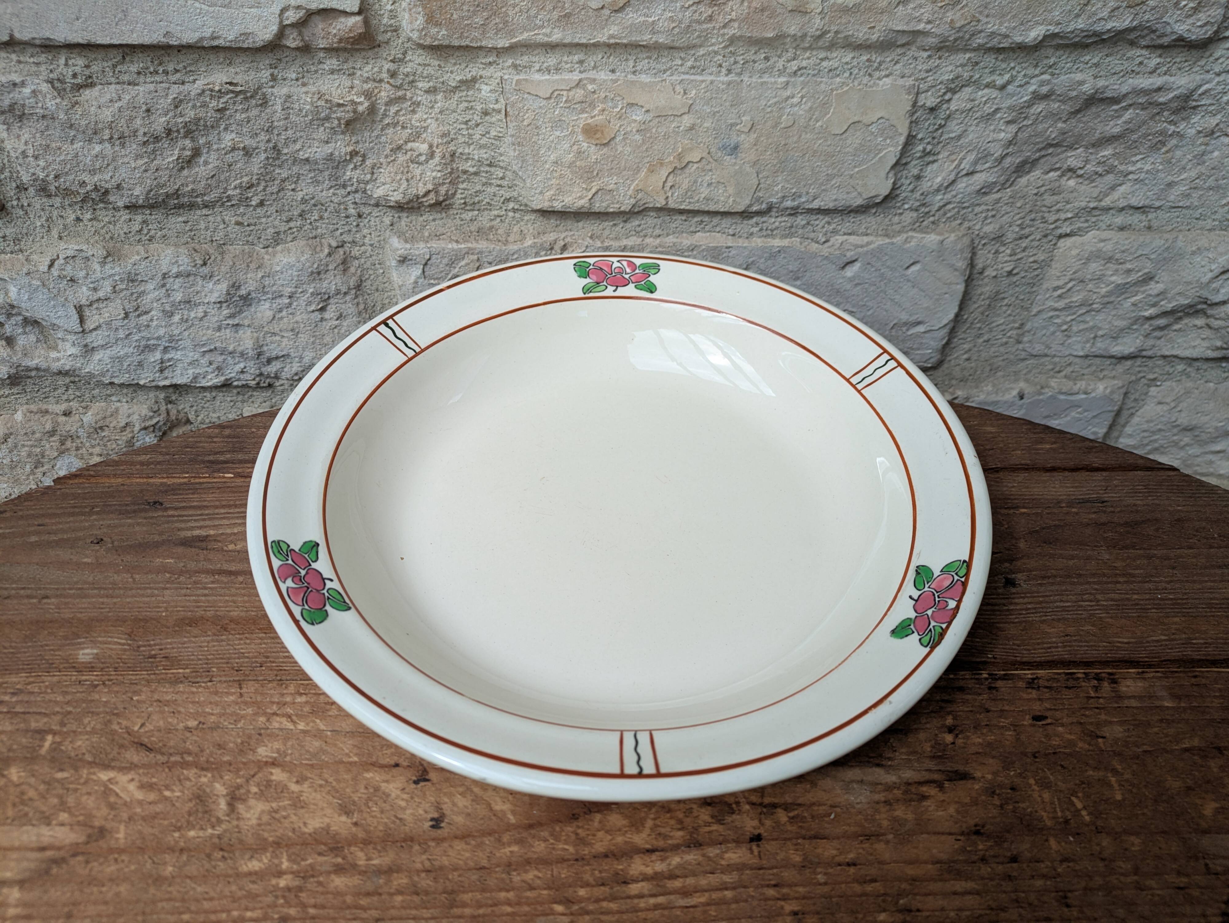 Round hollow serving dish in Salins earthenware model Nénuphar 28.5cm