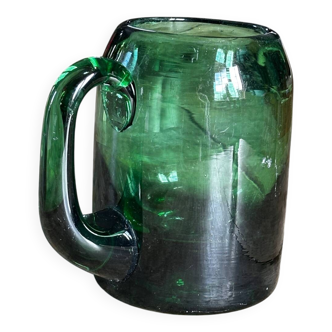 Tasse, chope en verre vert bouteille