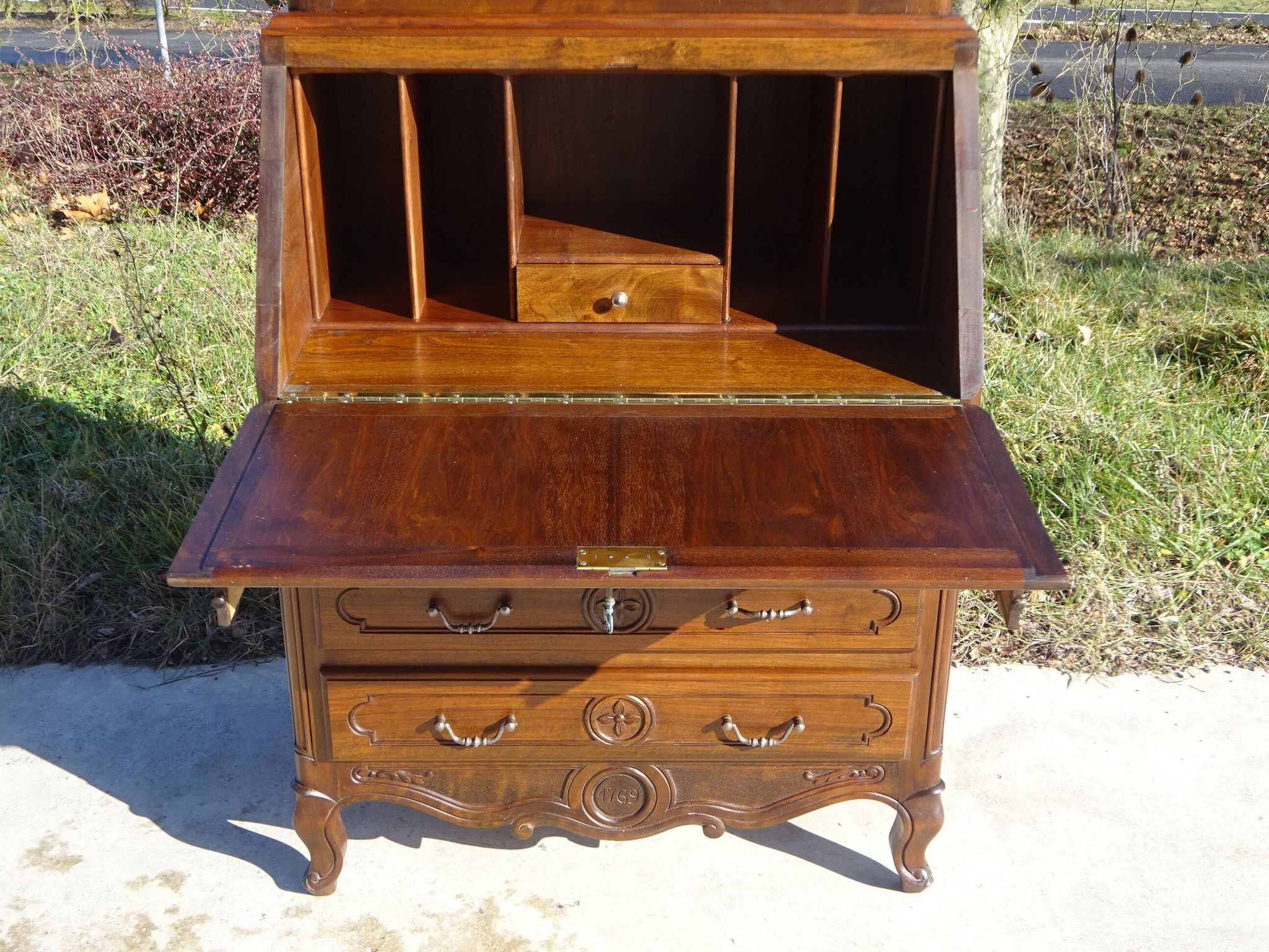 Commode, secrétaire, bibliothèque: meuble 3 en 1