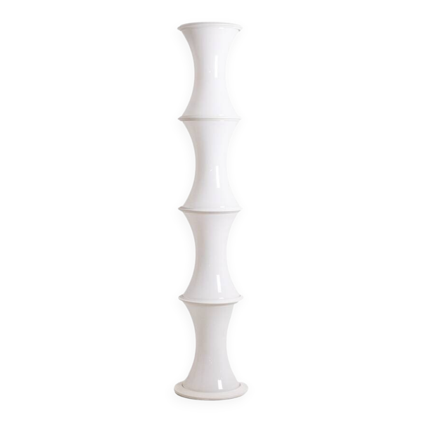 Enrico Tronconi Lampadaire « Bambou », en verre opalin blanc. Années 70. — Beyit