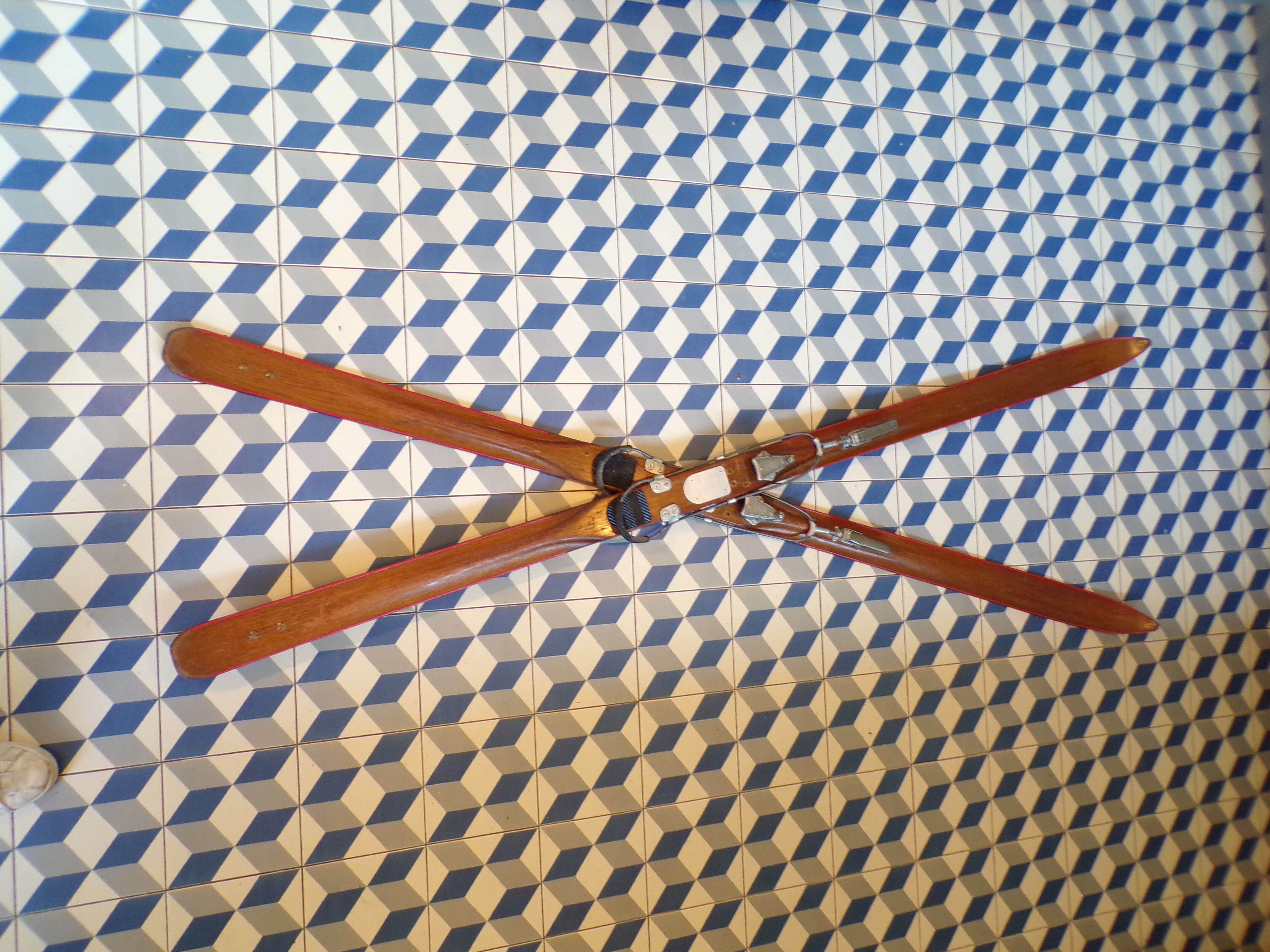 Vintage wooden skis 2.10 m