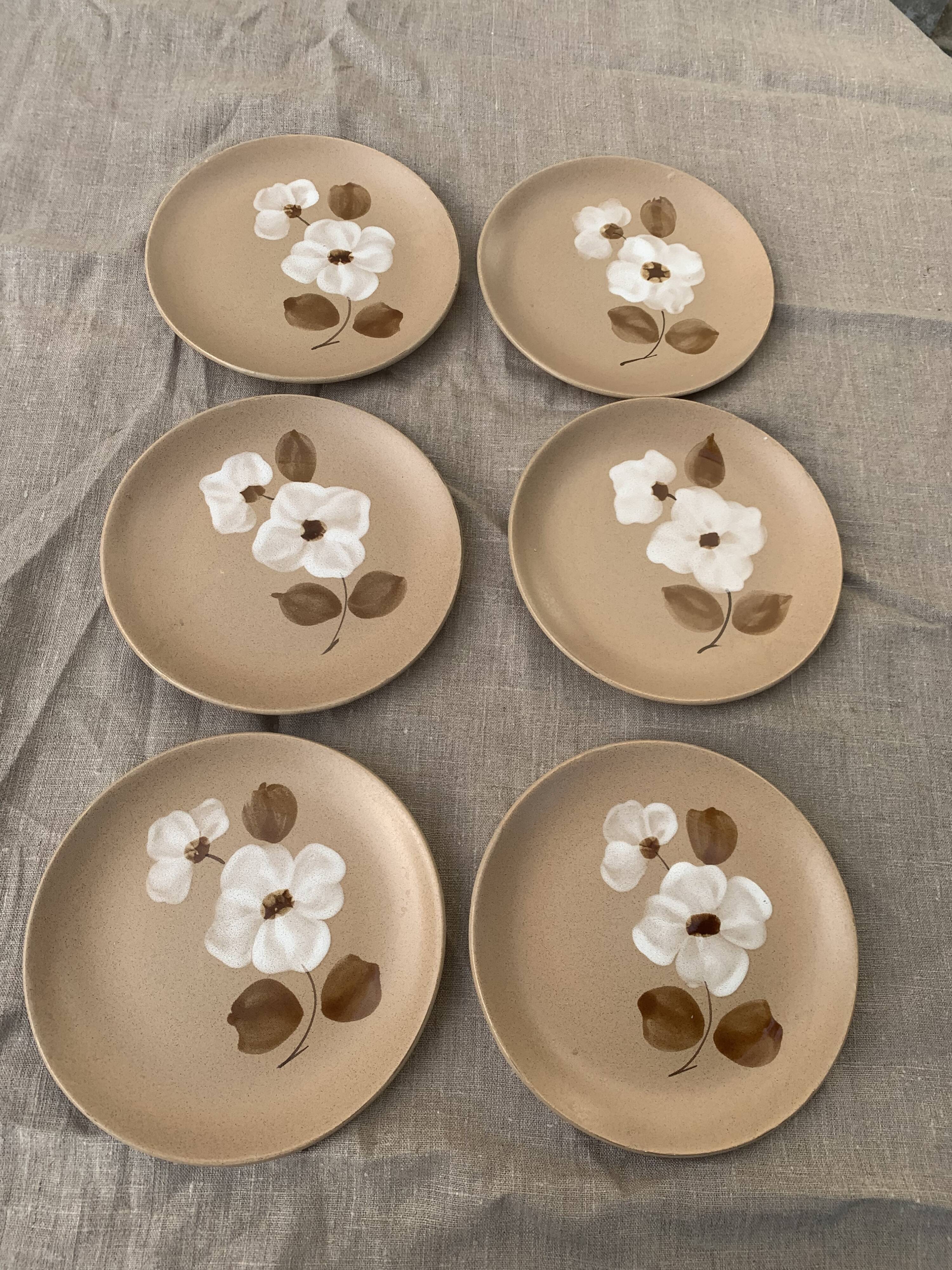 6 beige stoneware plates white flower patterns vintage wolf mill