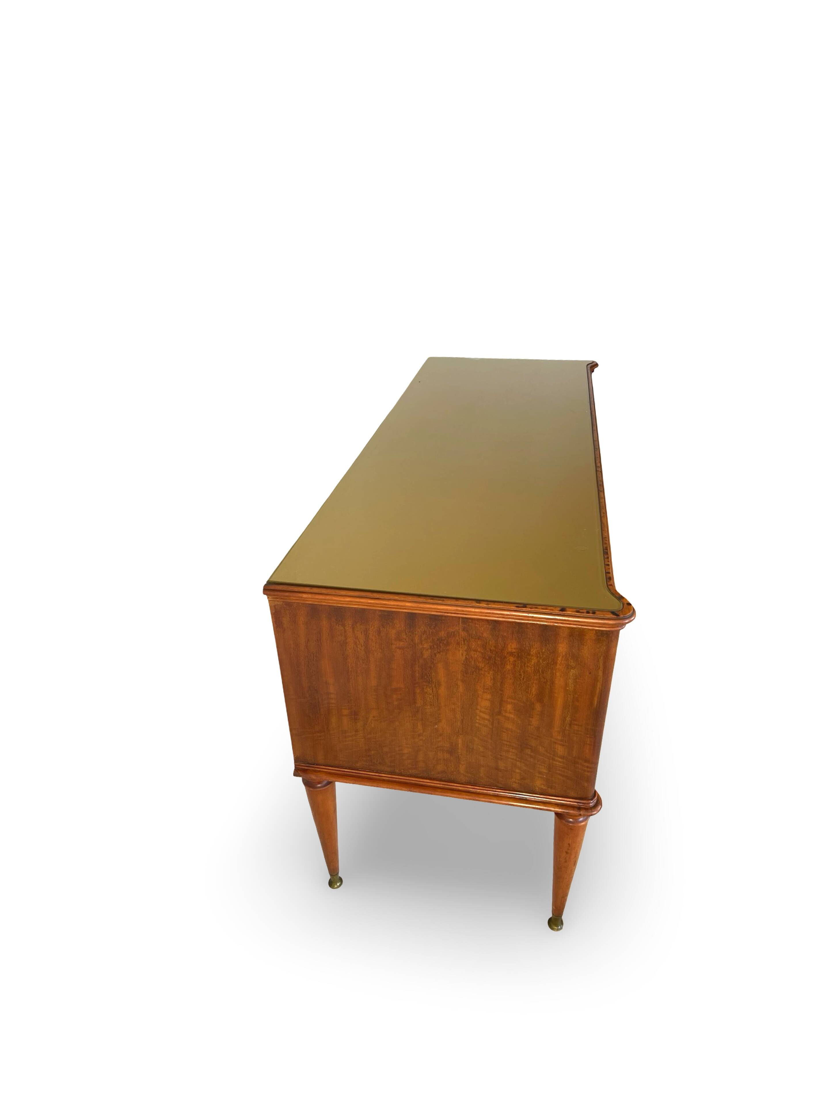 Une commode italienne vintage de style moderne du milieu du siècle