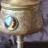 Repoussé brass lamp with floral motifs, decorated with 3 miniature medallions