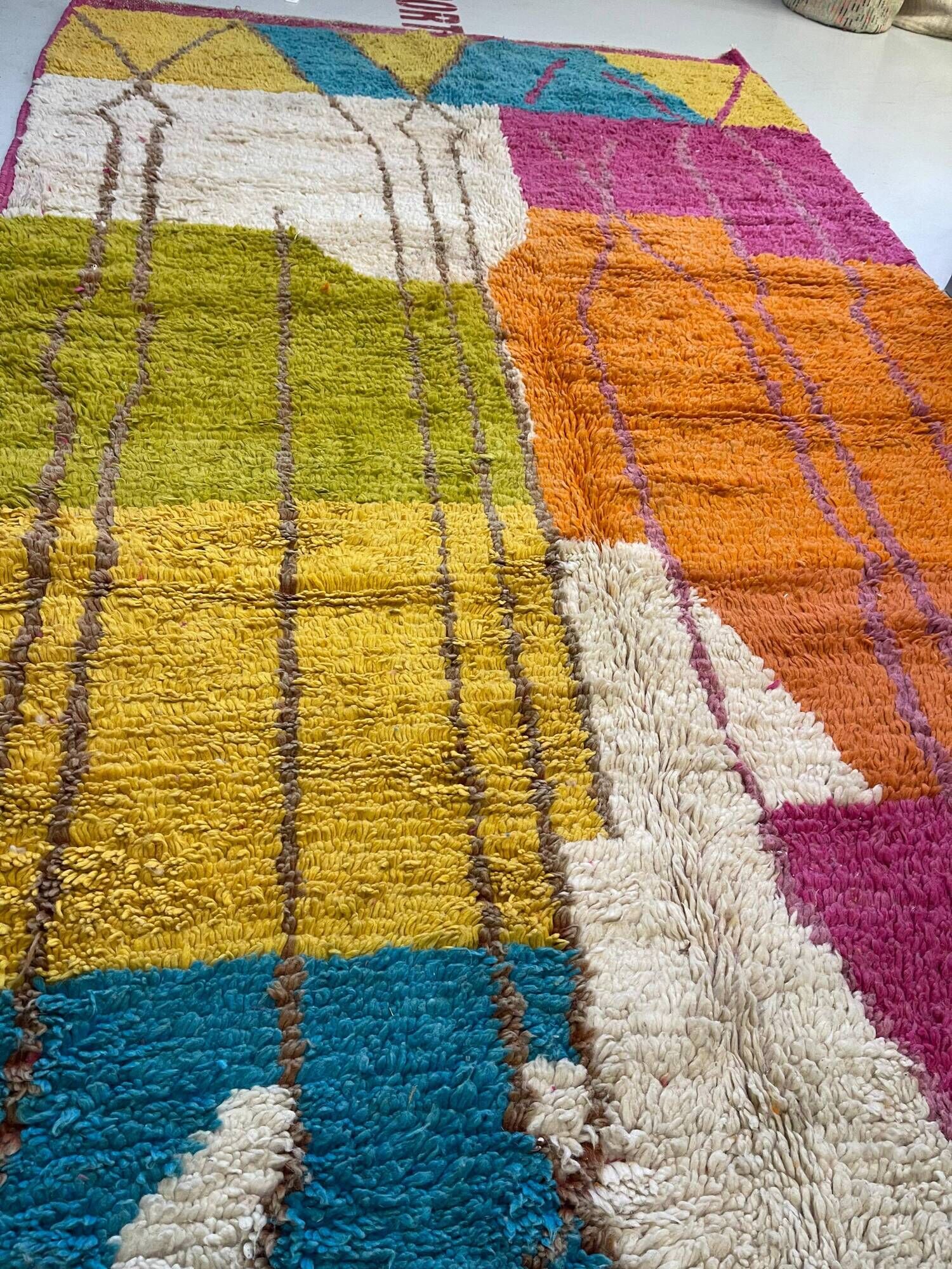 Multicoloured handmade wool Berber rug – 162 × 257 cm