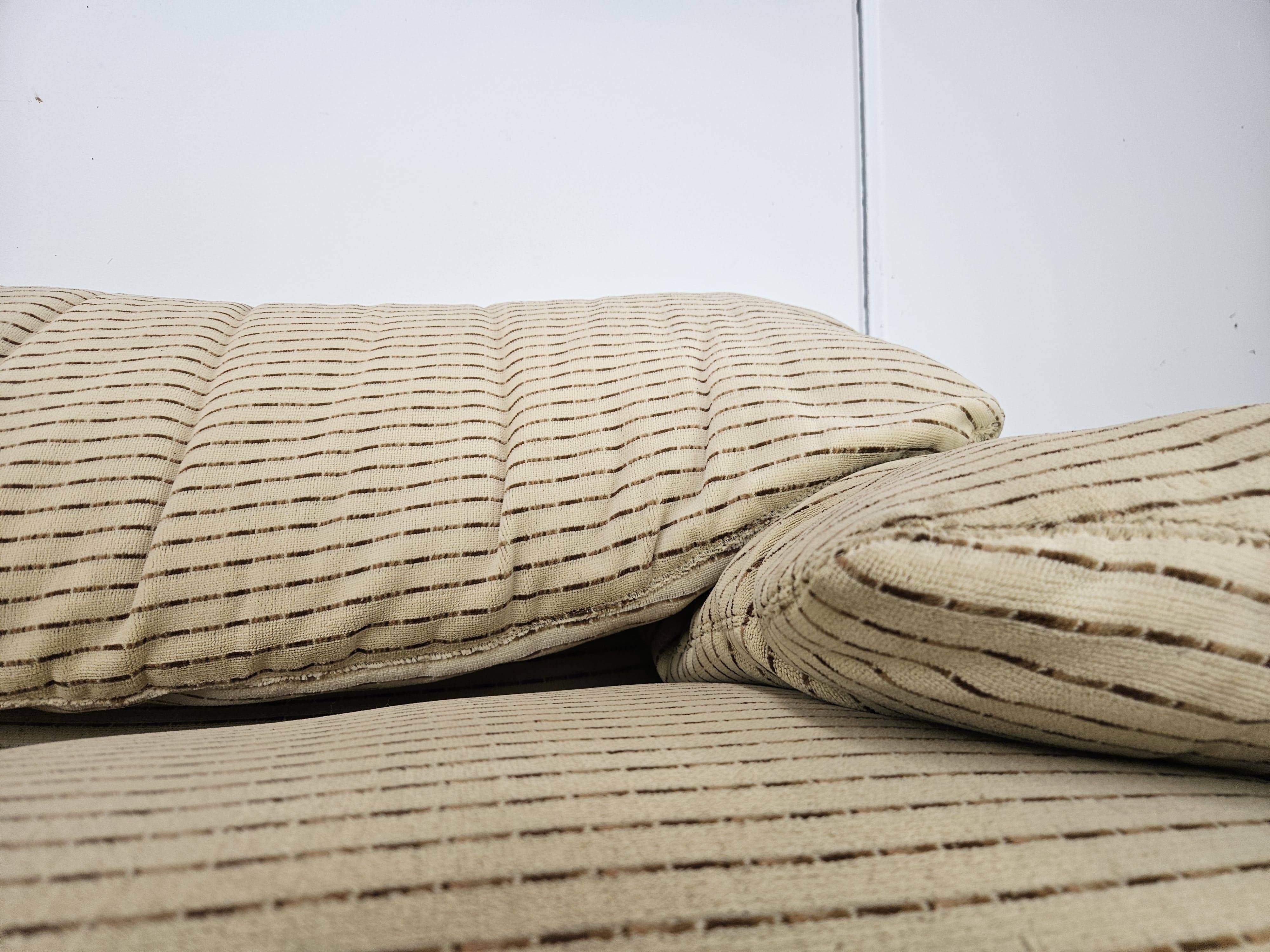 Maralunga three-seater sofa by Vico Magistretti from the 1970s