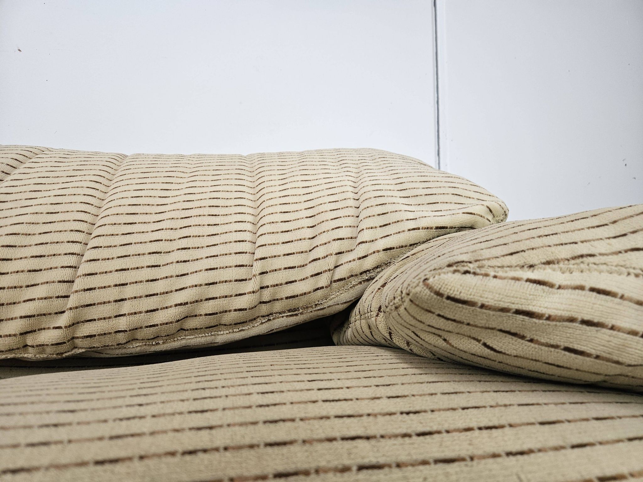 Three-seater Maralunga sofa by Vico Magistretti from the 1970s.