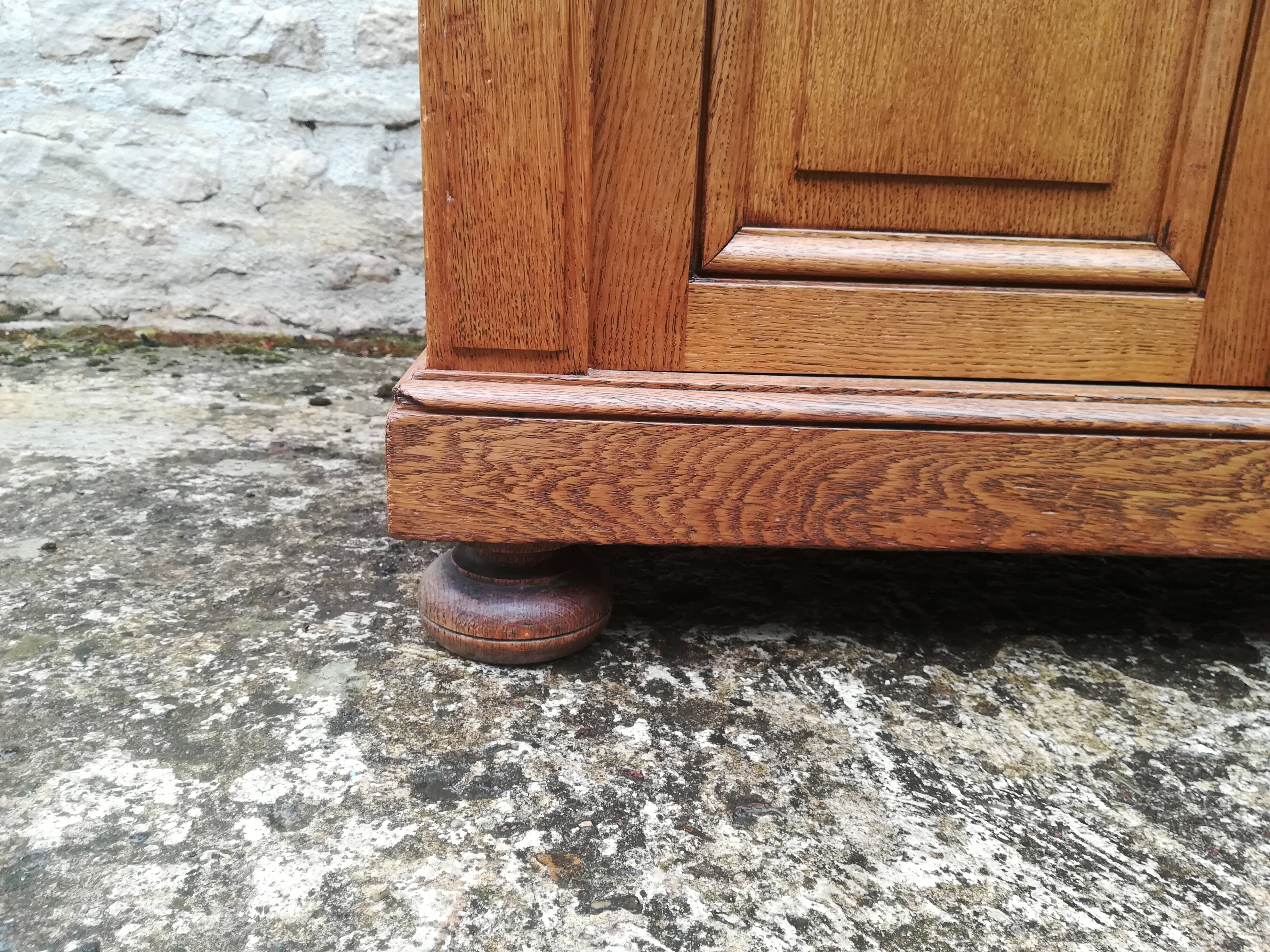 Four-door trade furniture