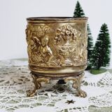 Brass pot repelled Bourdon