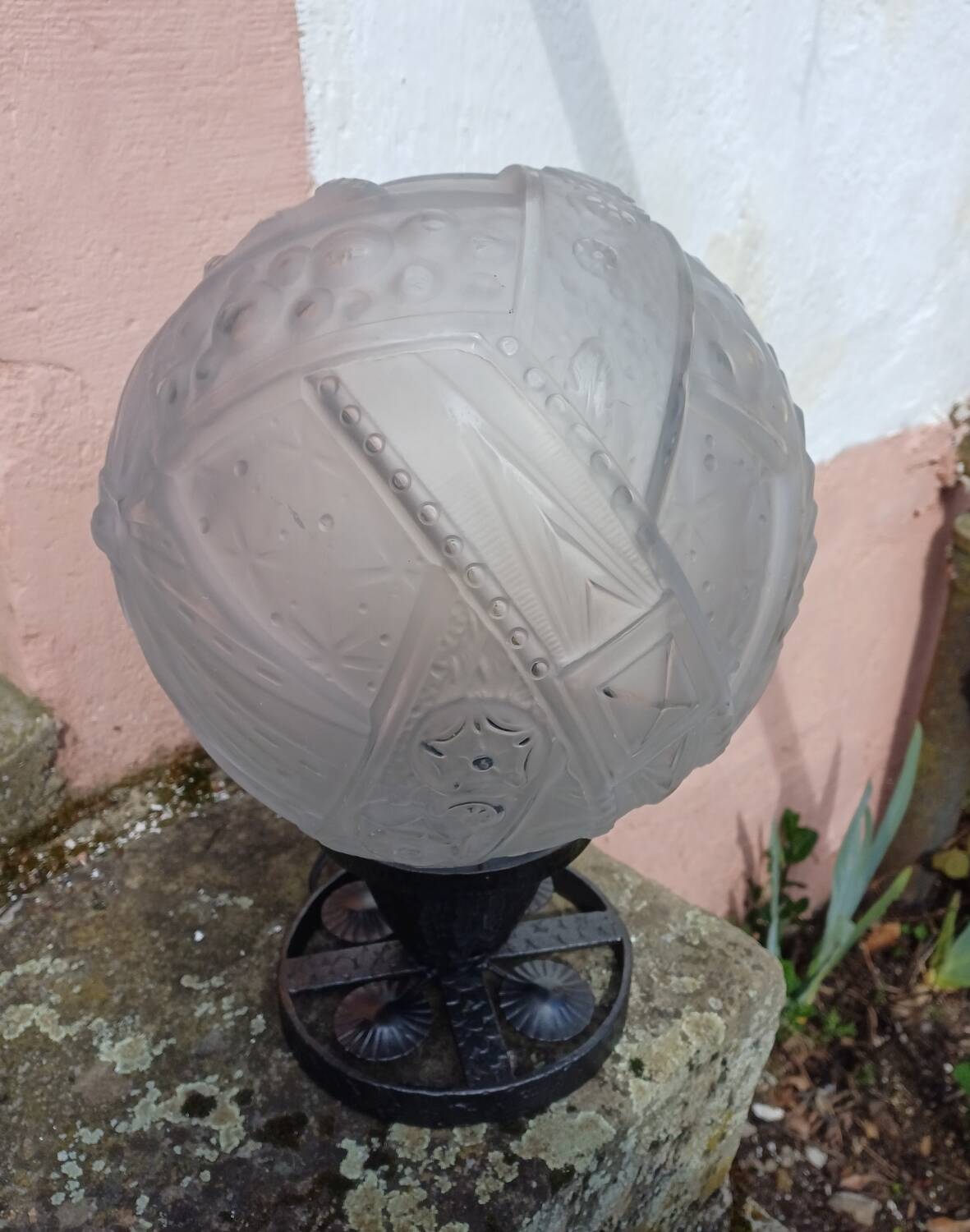 Art Deco ball lamp, pressed moulded glass, signed Muller.