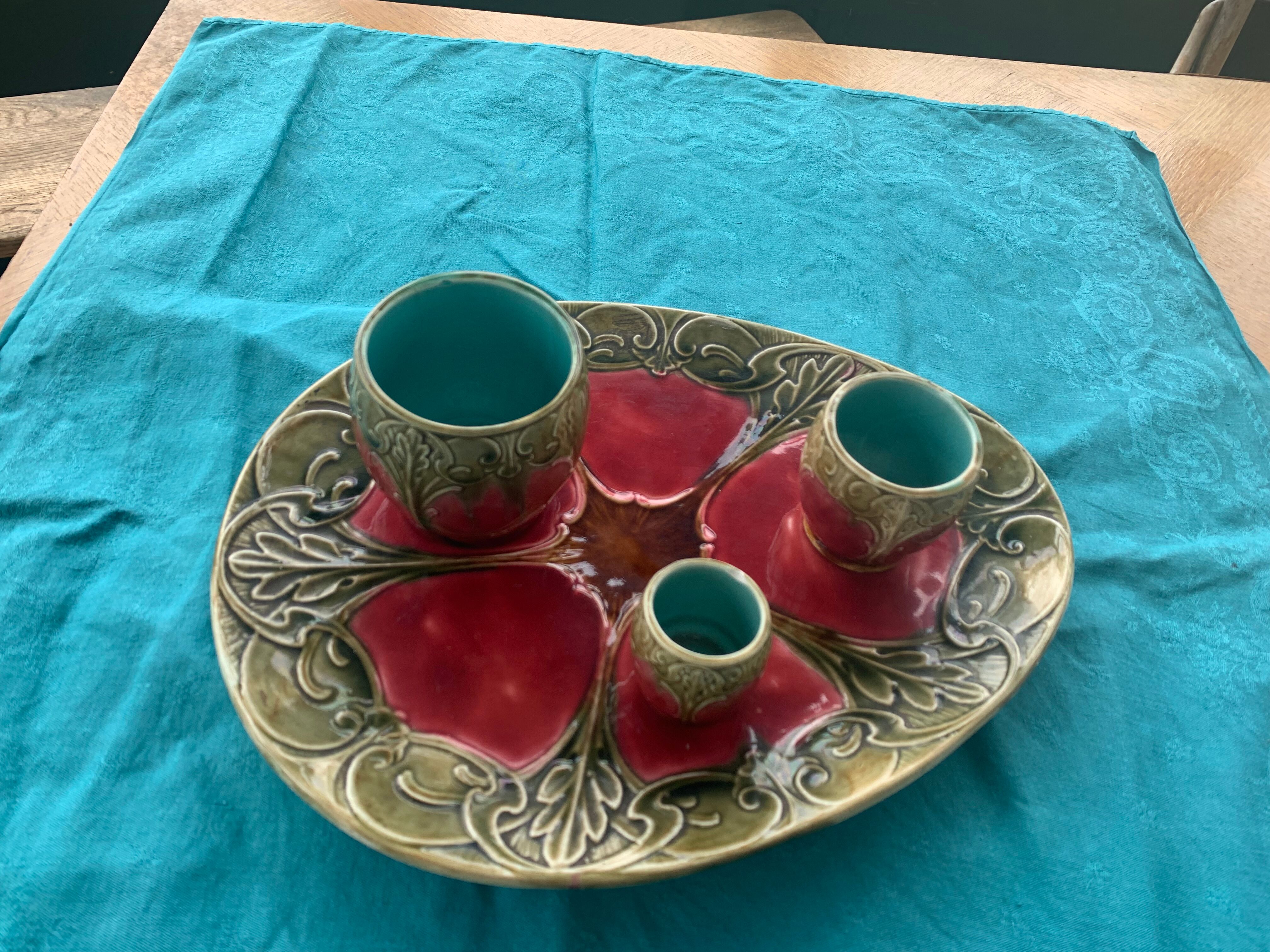 Set of art nouveau slurry consisting of a large dish and 3 small collector's jars