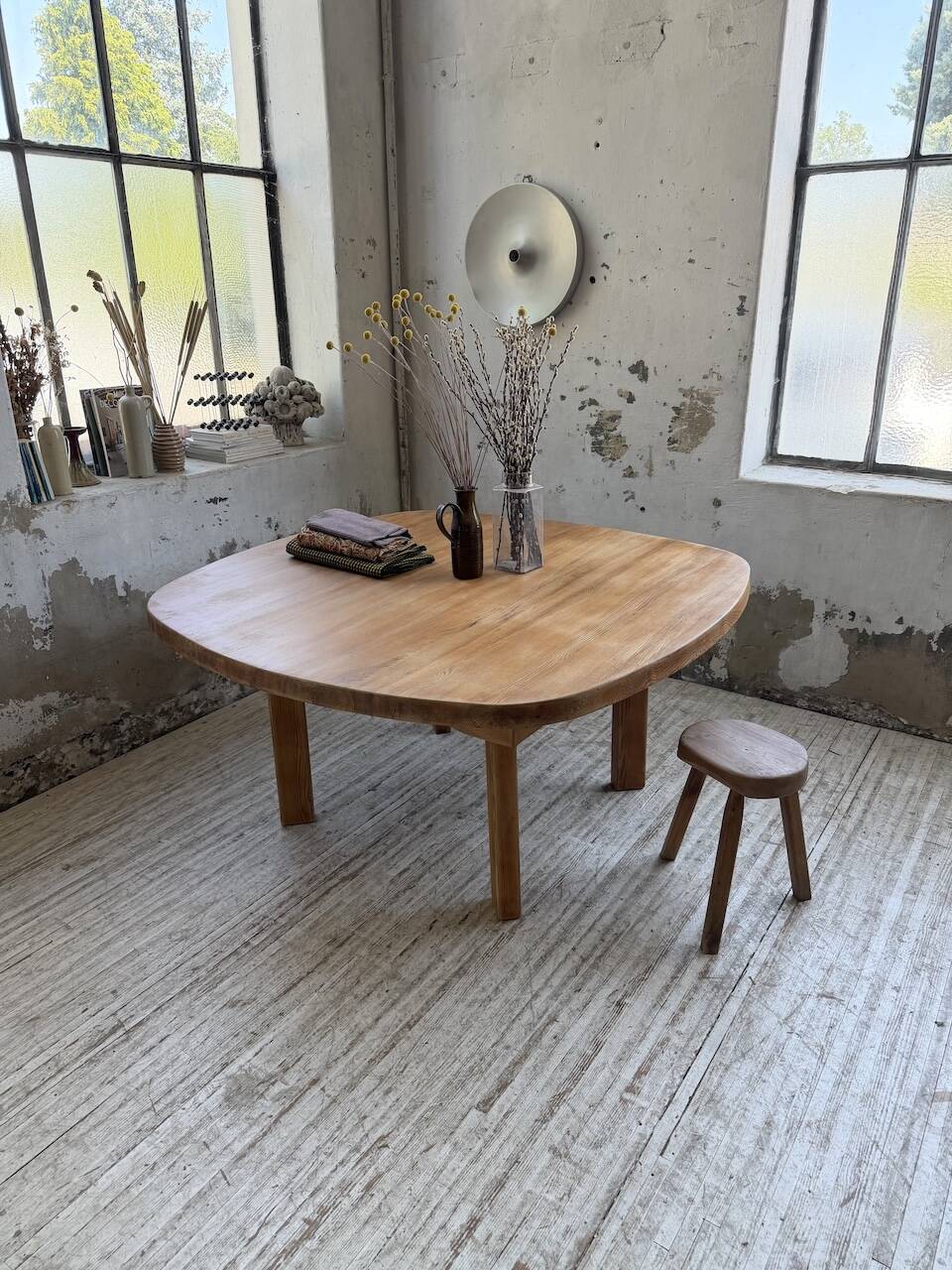 Round XL constructivist table