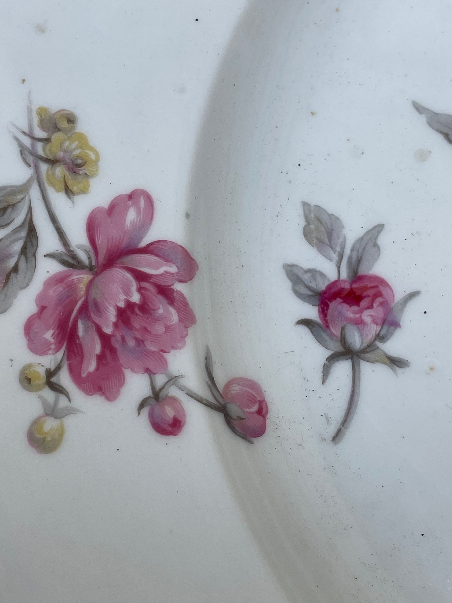 Plat à motif floral