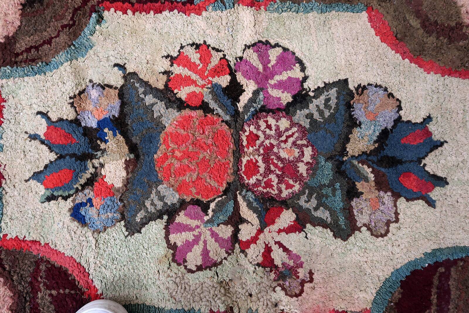 Tapis Hooked antique américain – 63 x 107 cm – Motif floral - 1C986