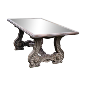 table en chêne sculpté