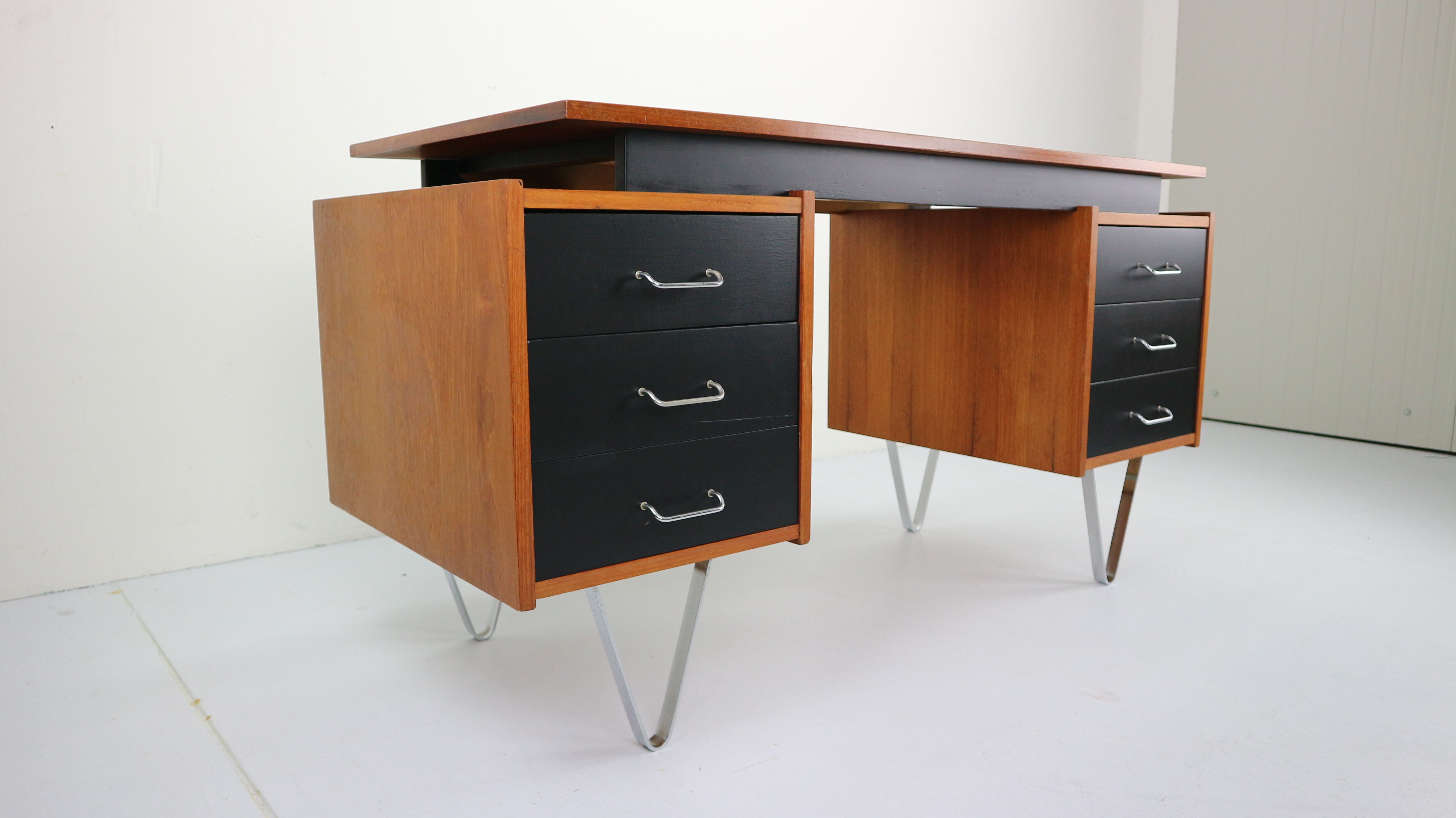 Cees Braakman teak desk with triangle legs for Pastoe