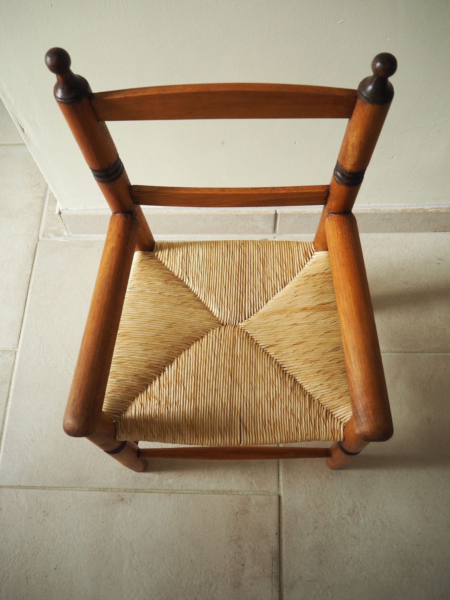 Ancien fauteuil paillé pour enfant