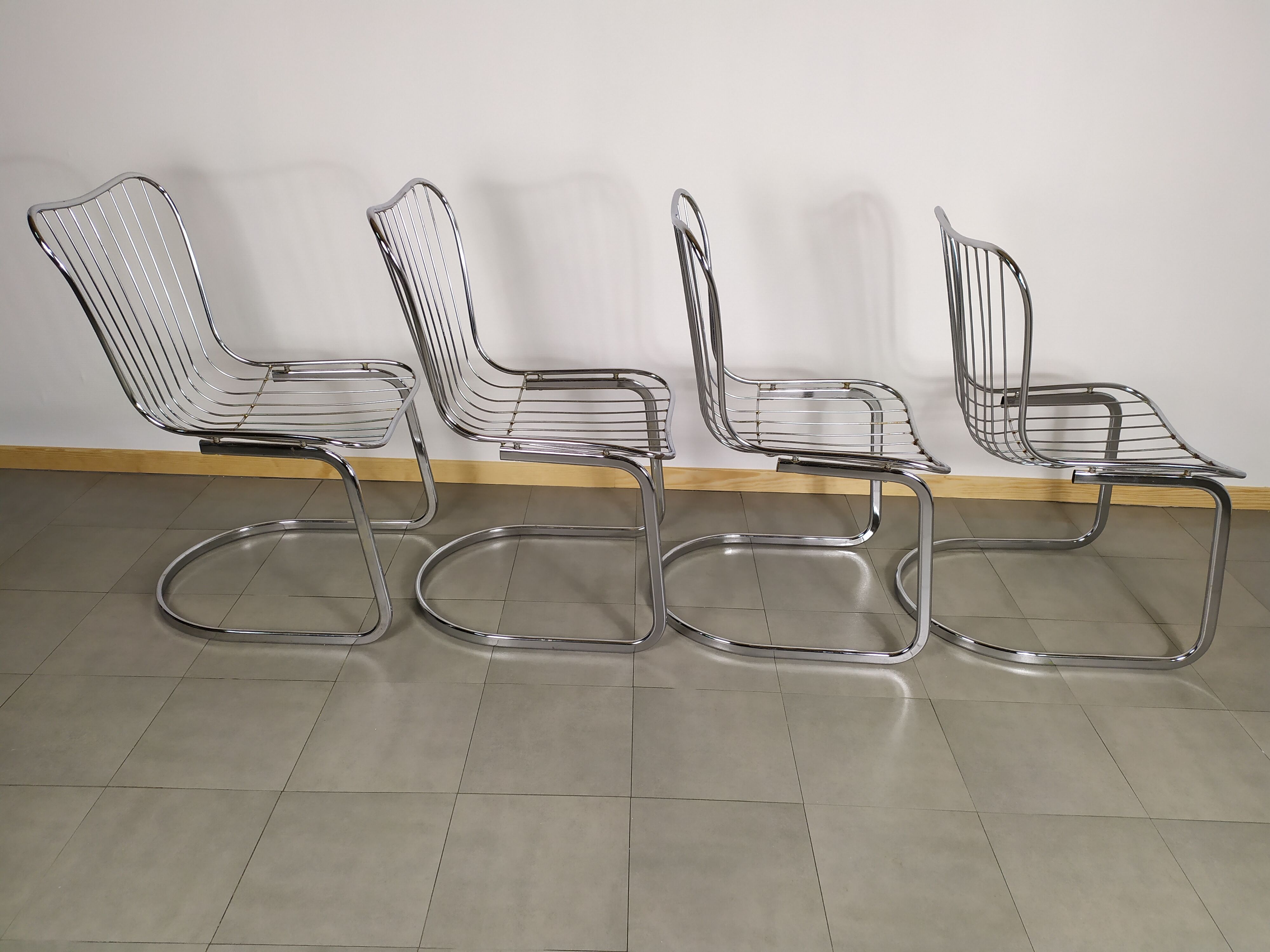 Lot de 4 chaise design en métal chromé années 70