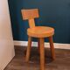 Chaise au design brutaliste
