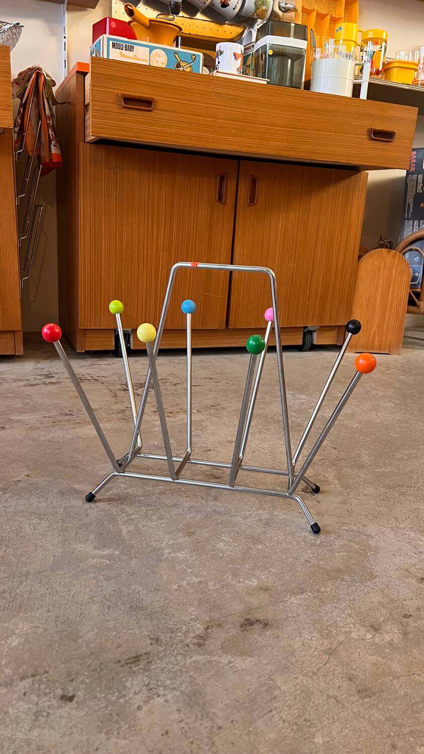 Sputnik magazine rack