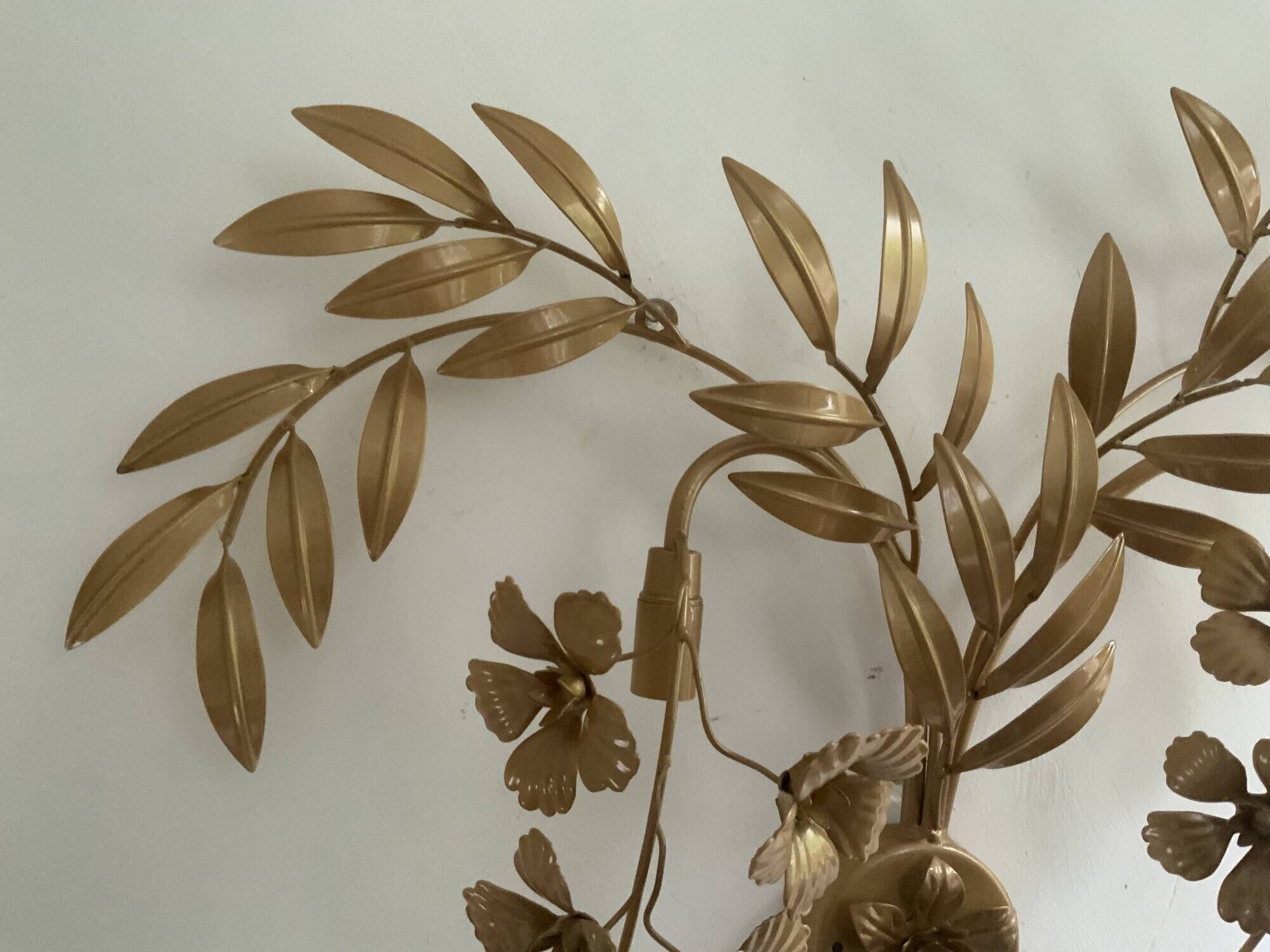 Hollywood regency Style Metal Gold Wall Light Sconce Floral 1970s, by Ledungs