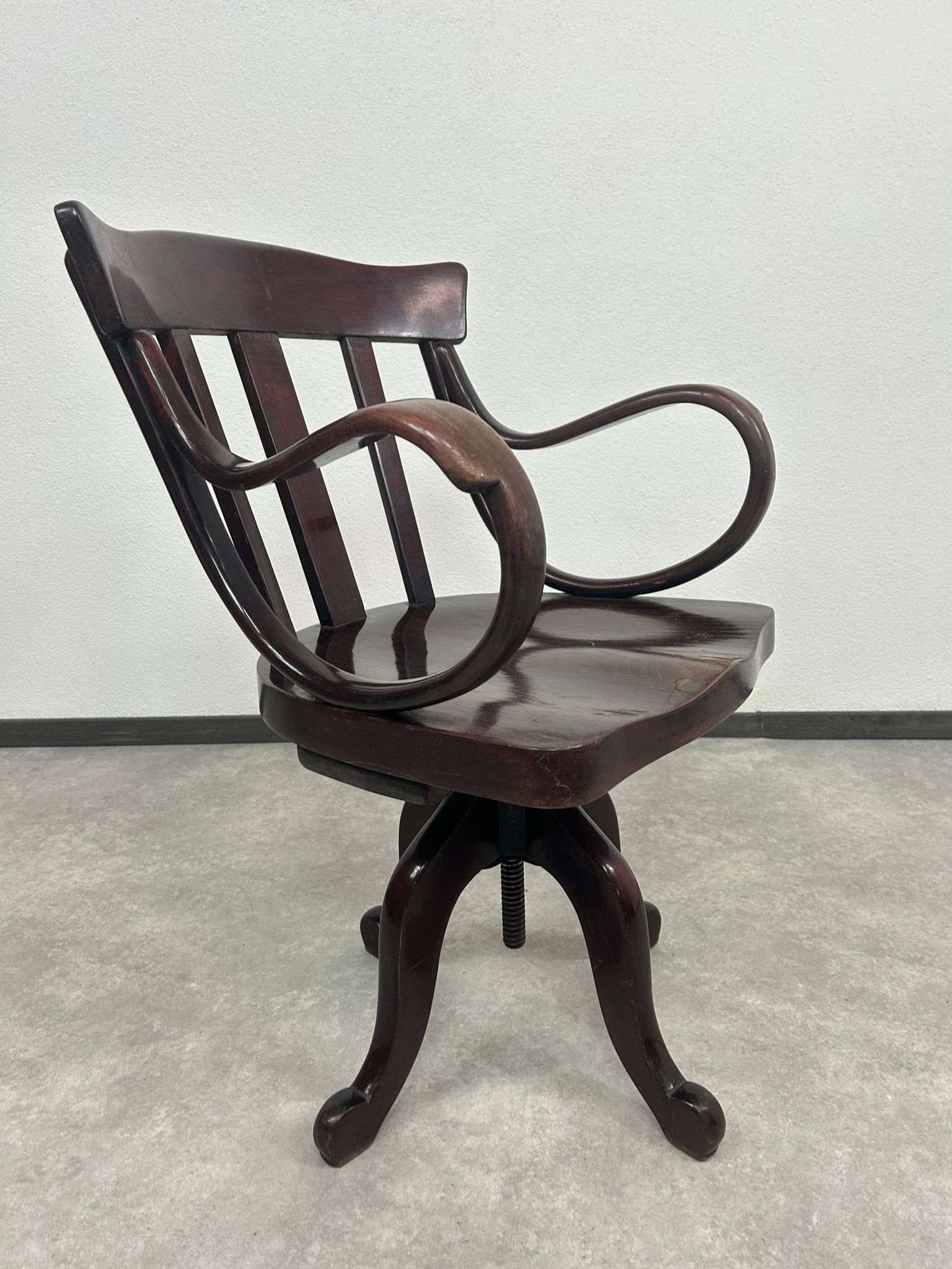 Thonet swivel armchair no. 5541