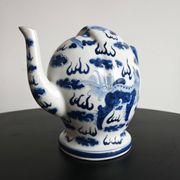 Blue and white porcelain teapot Cadogan, Guangxu period, 19th century.