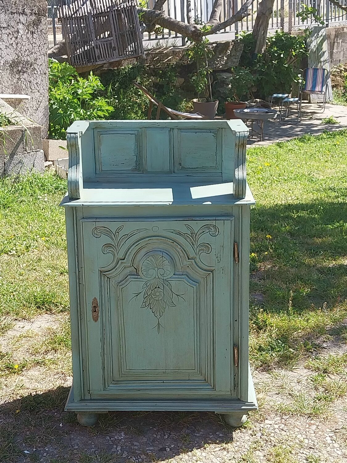 Glass-fronted buffet with 2 bodies
