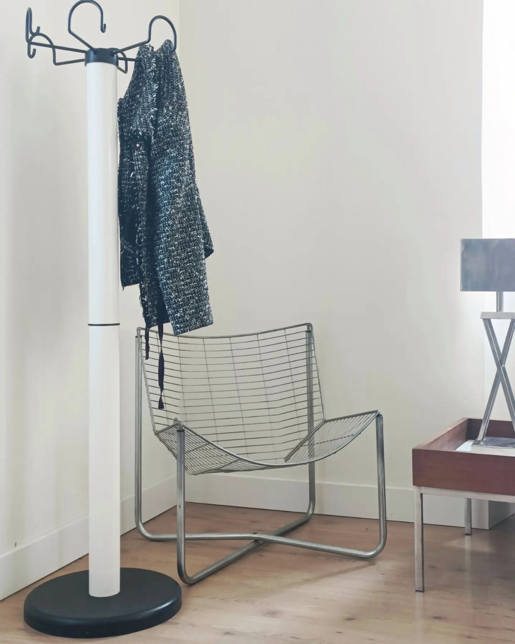 Black and white coat rack Seccose Italy 80s
