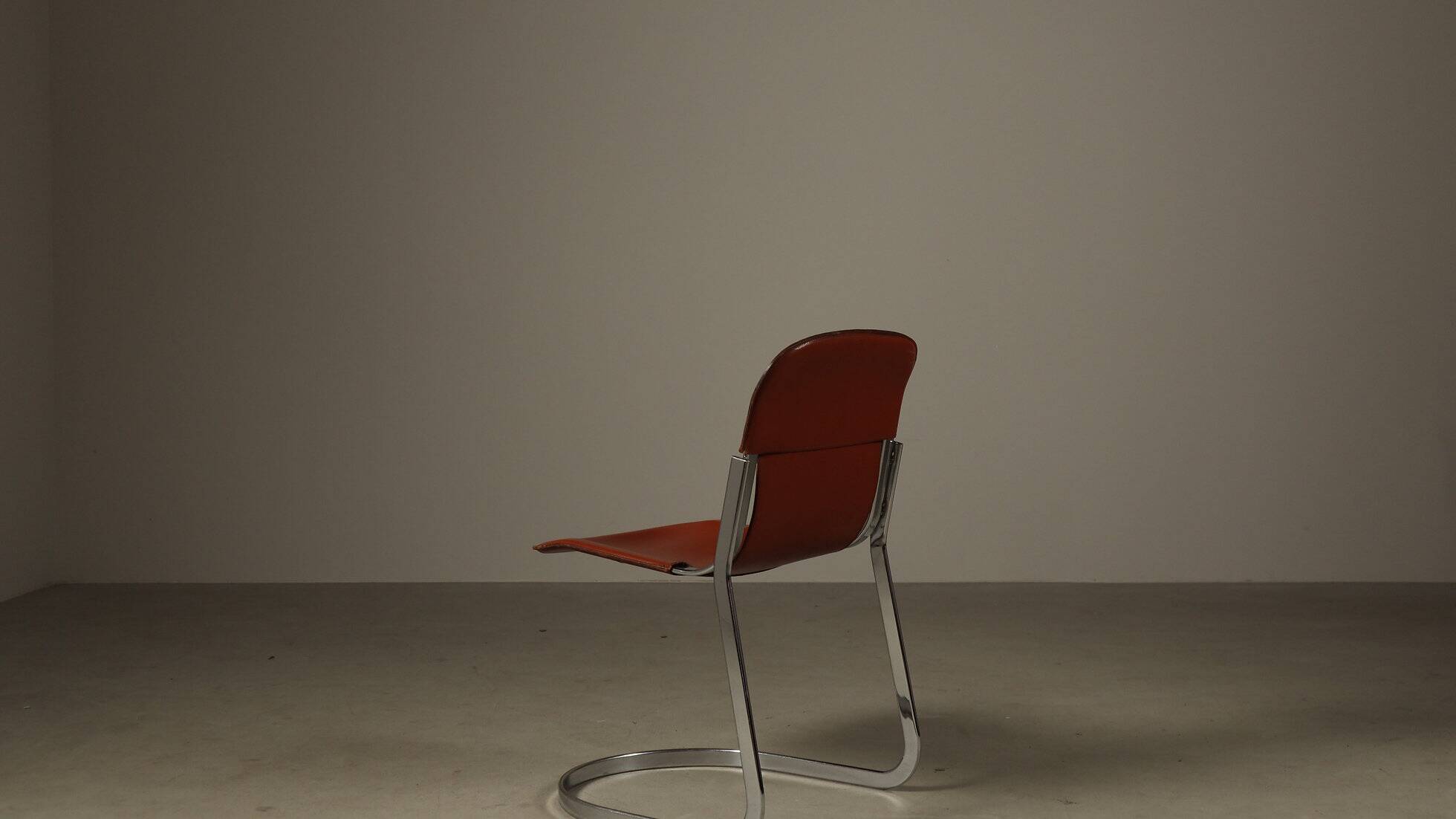 Ensemble de six chaises de salle à manger en cuir à structure cantilever par Willy Rizzo pour Cidue, années 1970.