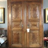 Armoire de Maringues en Merisier – Une Pièce Unique Chargée d'Histoire