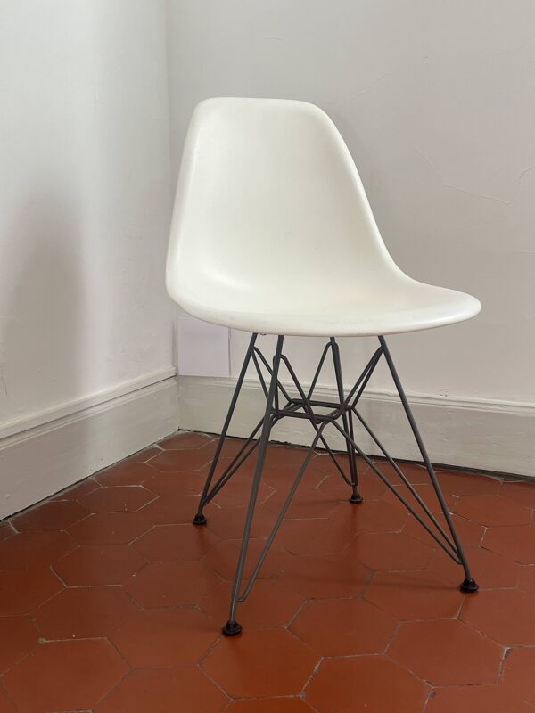 Chaises DSW de Charles et Ray Eames pour Vitra