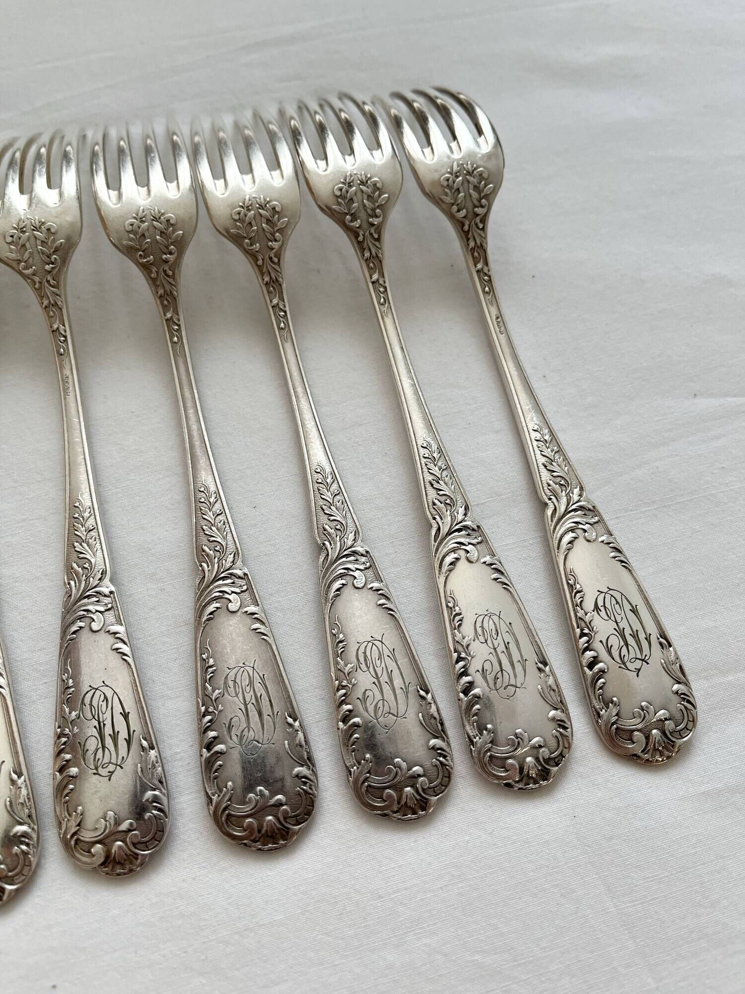 Set de 8 fourchettes en métal argenté sfam