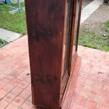 Showcase to install or hang