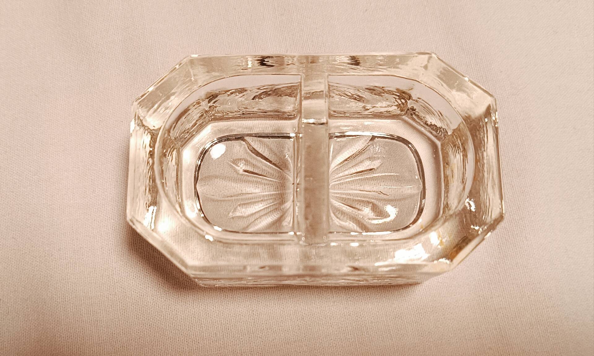 Transparent glass salt and pepper shaker