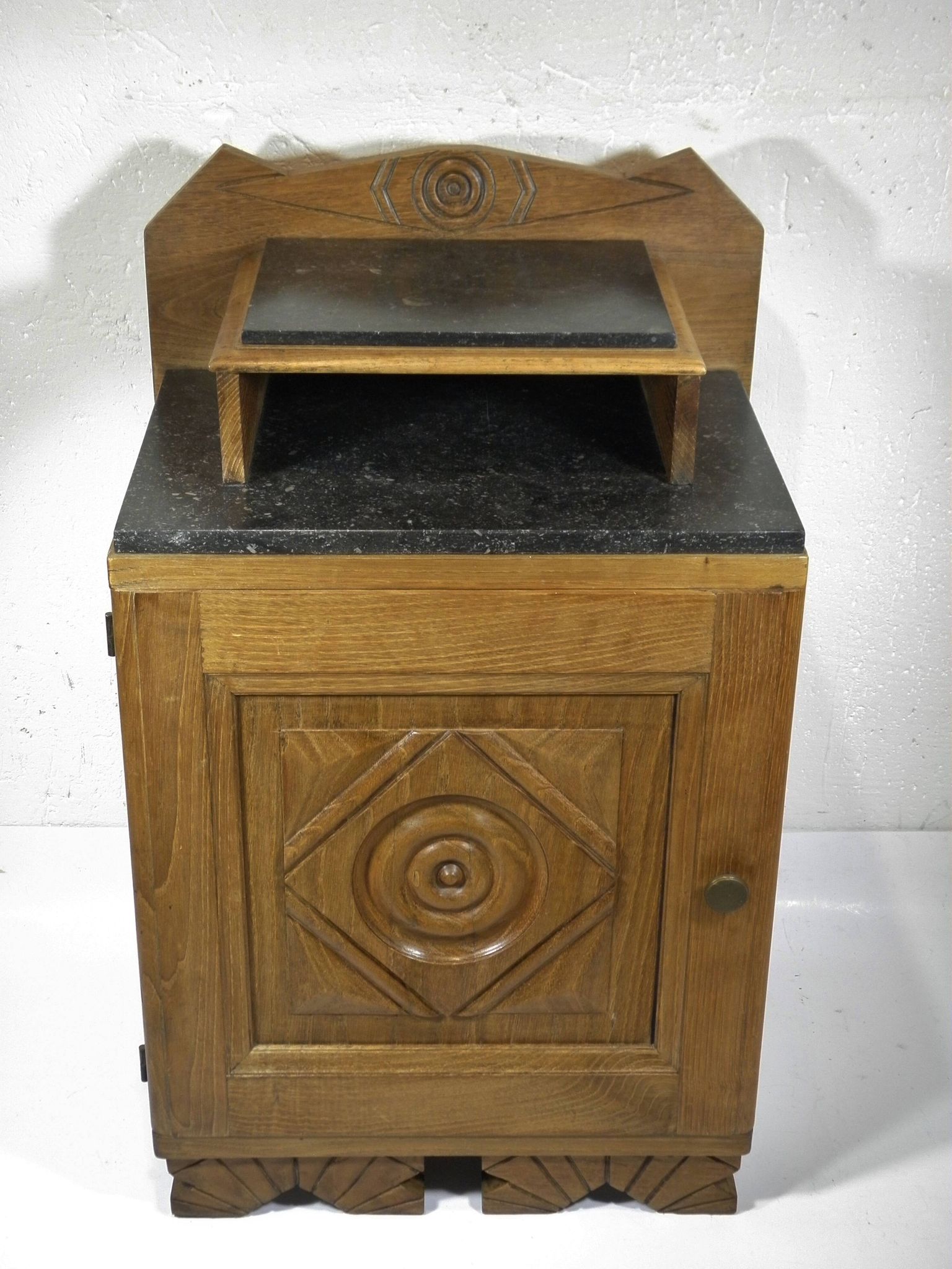 Art Deco accent furniture, Neo-Breton style