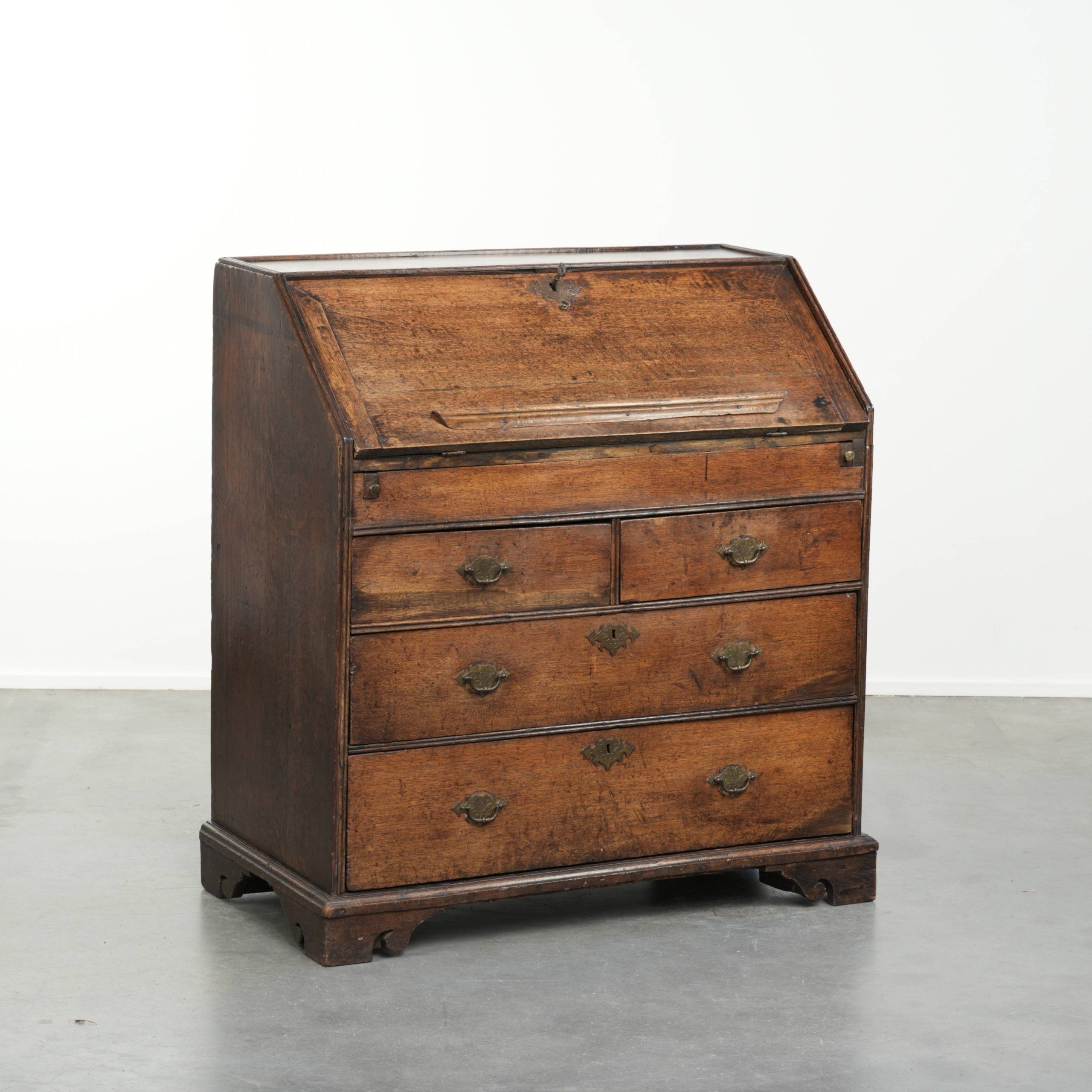 Secretary in ancient English oak from the early 18th century.