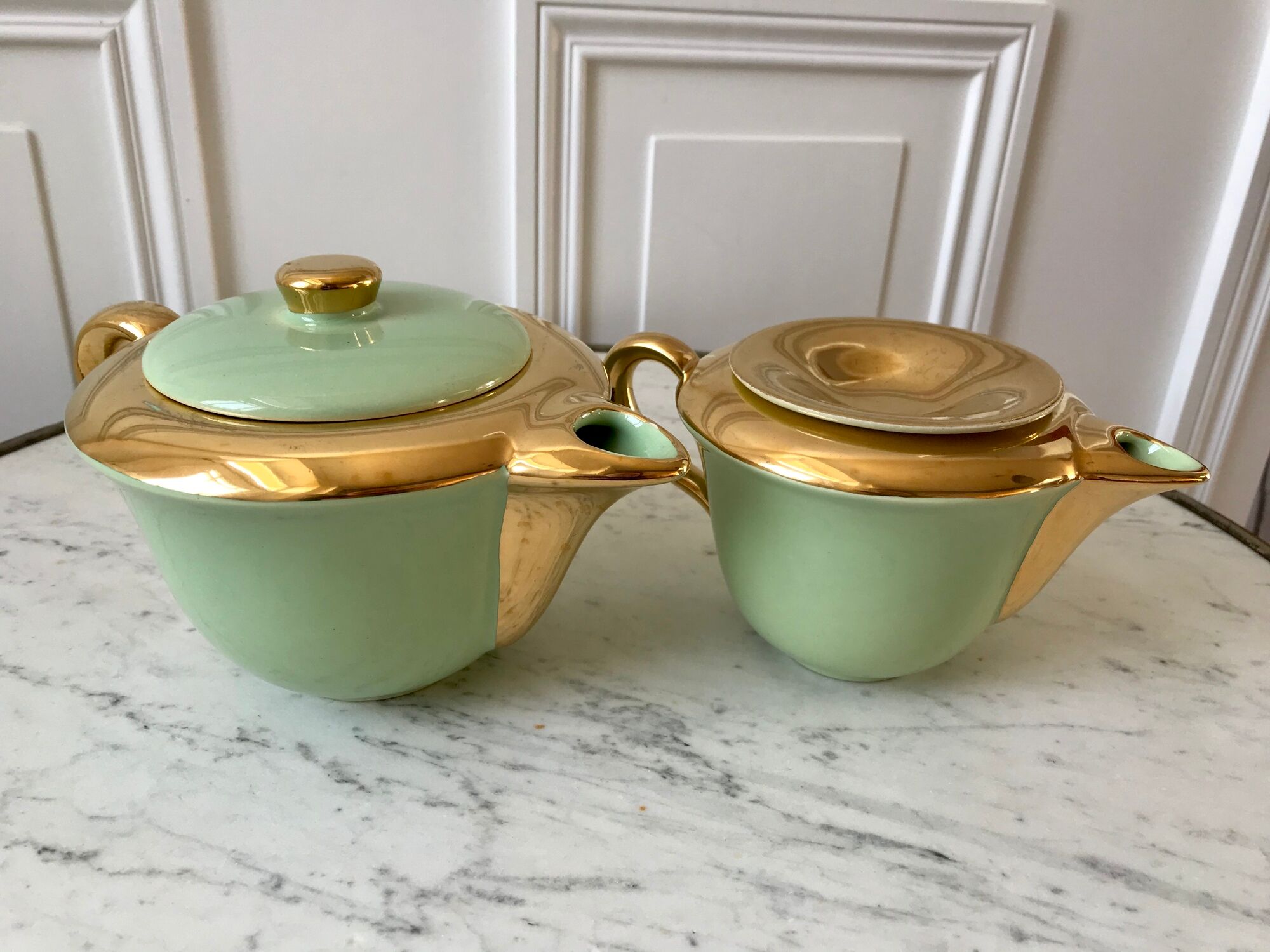 Duo of teapot and green milk pot sage 50s