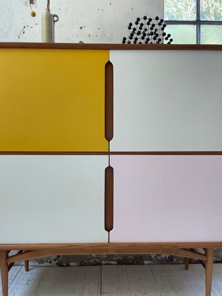 Teak-enfilade storage cabinet