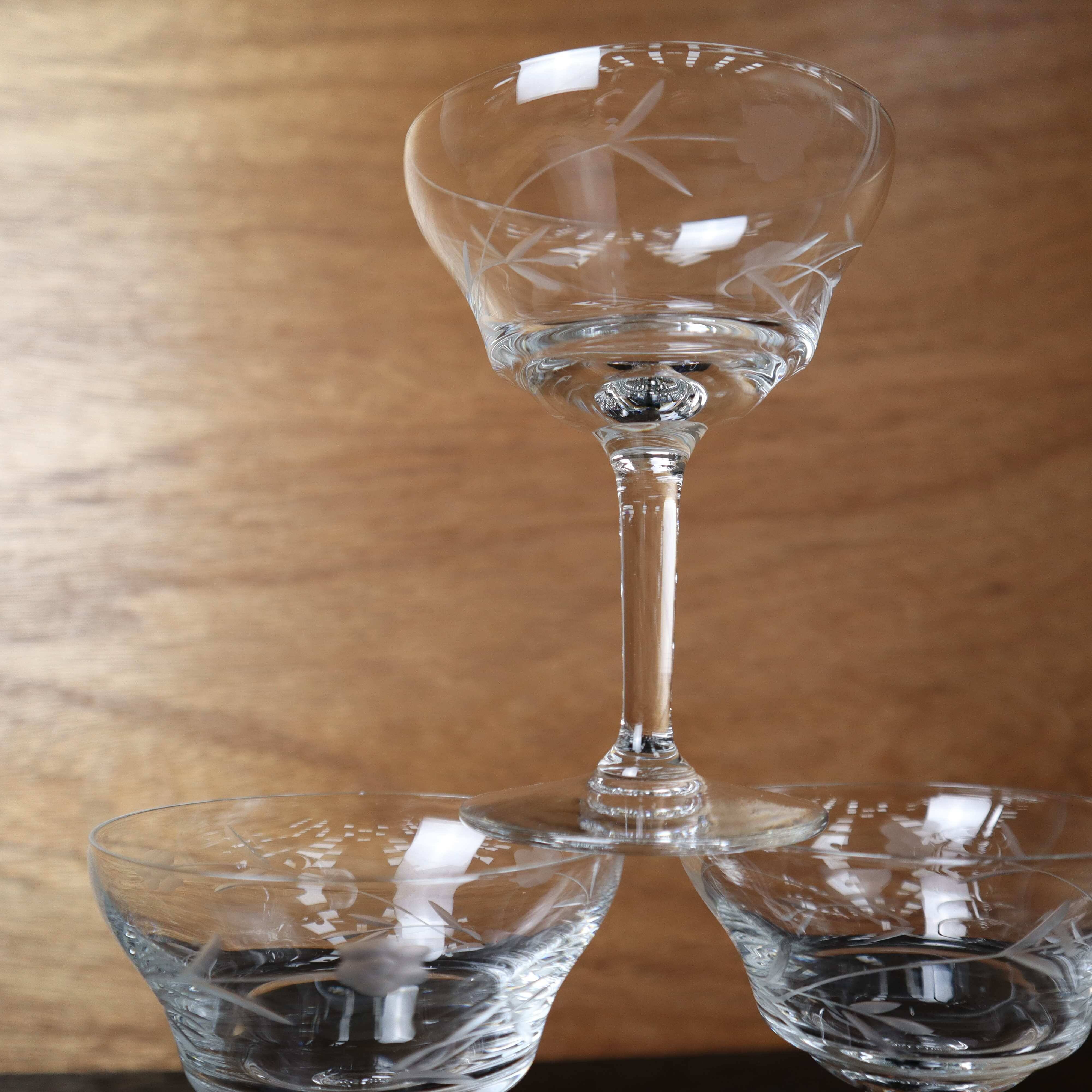 4 vintage cocktail glasses engraved with flower pattern, 50s