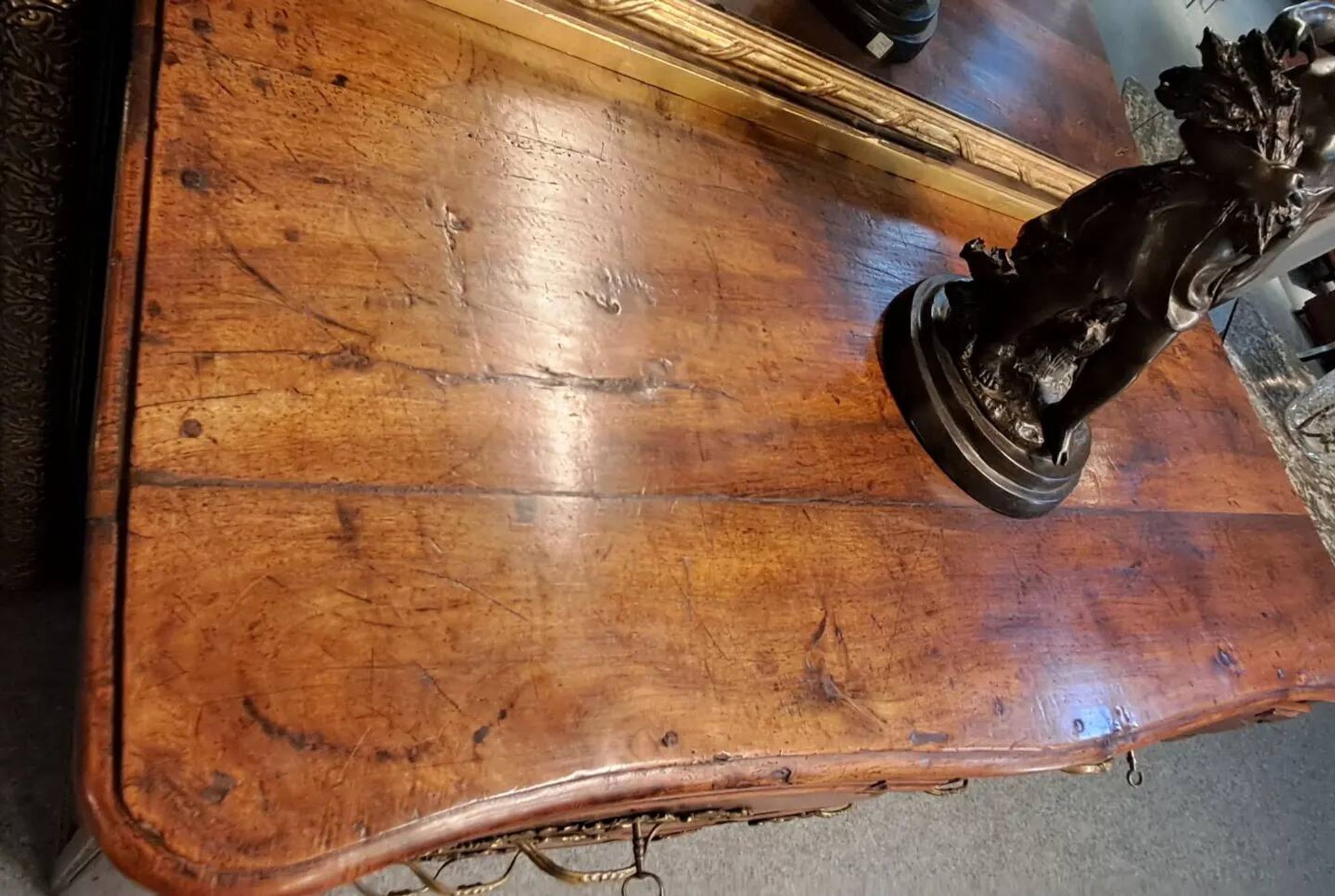 Commode en noyer XVIII