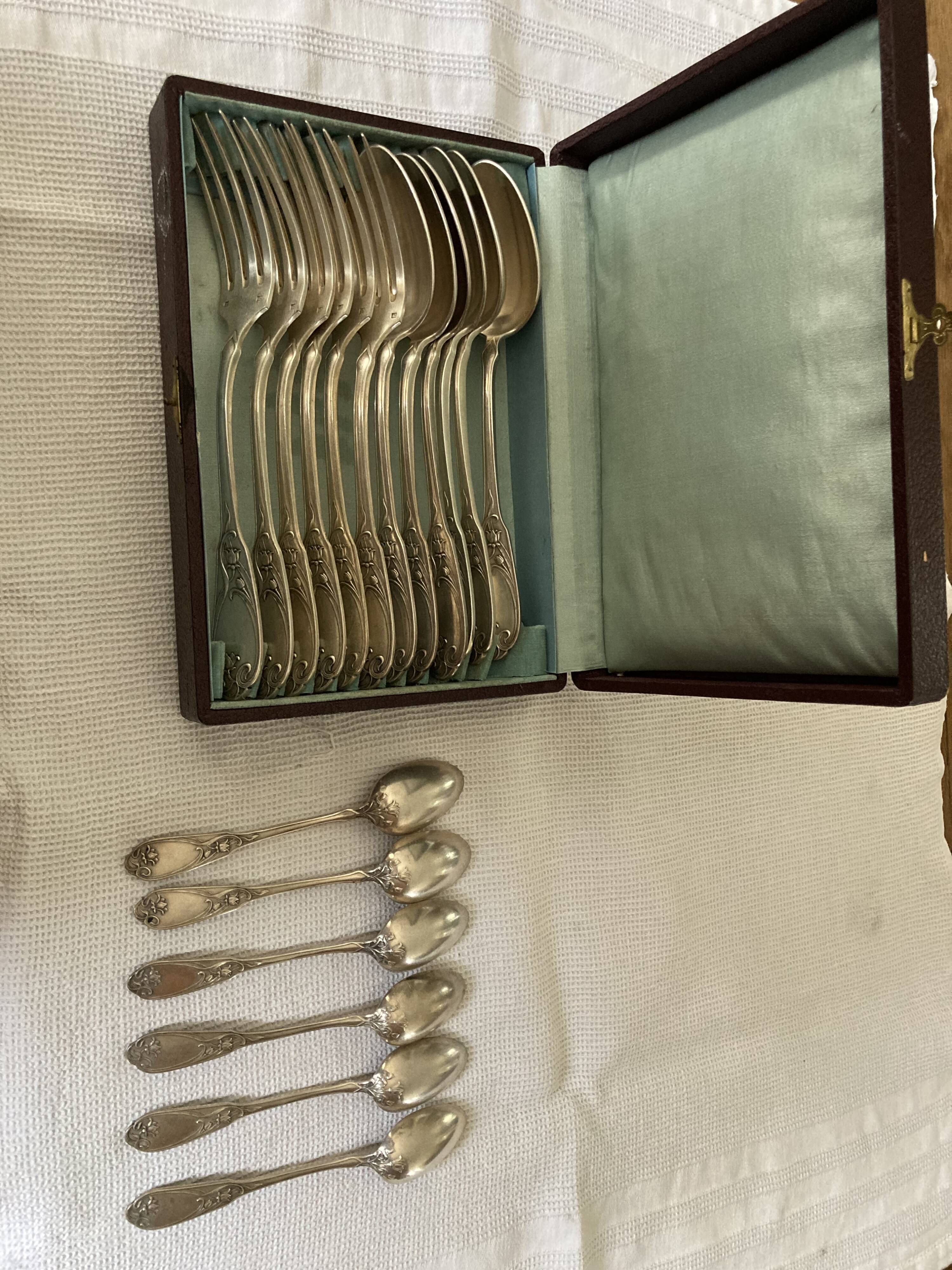 6 cutlery +6 small silver metal spoons