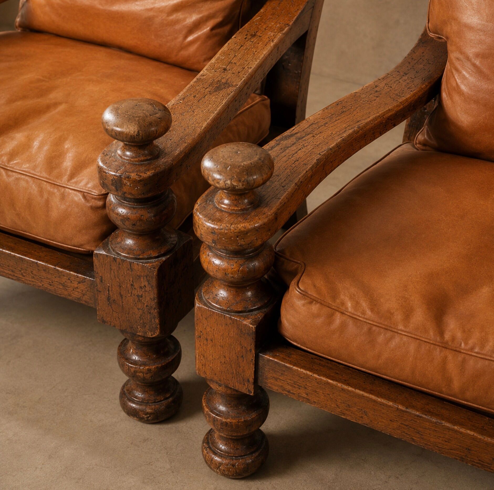 Paire Fauteuils brutalistes cuir / chêne scandinave Circa 1960