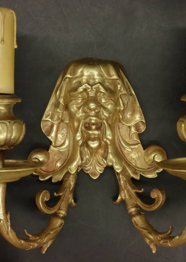 Pair of wall sconces with grotesque heads in 19th-century Renaissance style - bronze