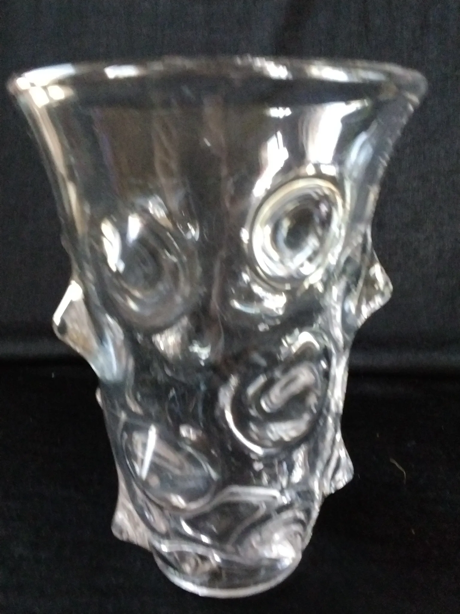 Crystal vase with a peak decoration from the 1960s-1970s.
