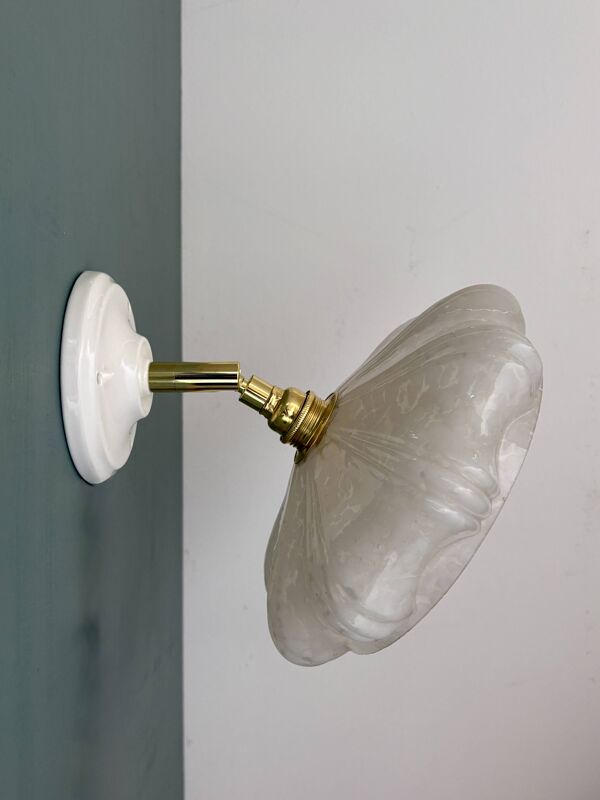 Applique abat-jour vintage art déco en verre de Clichy blanc