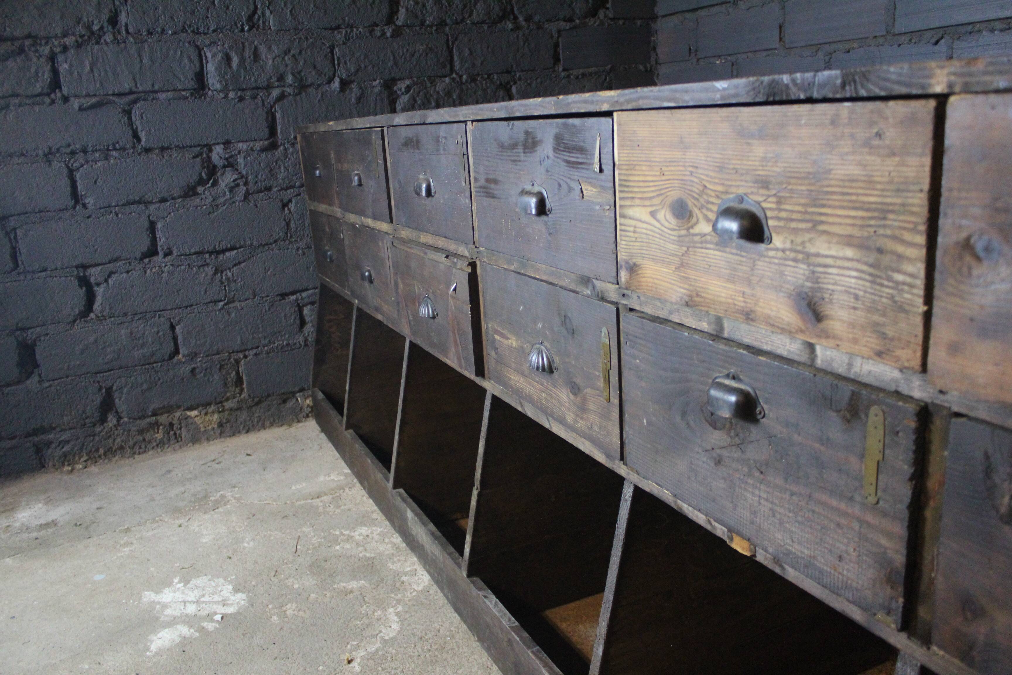 Double-sided cutlery cabinet