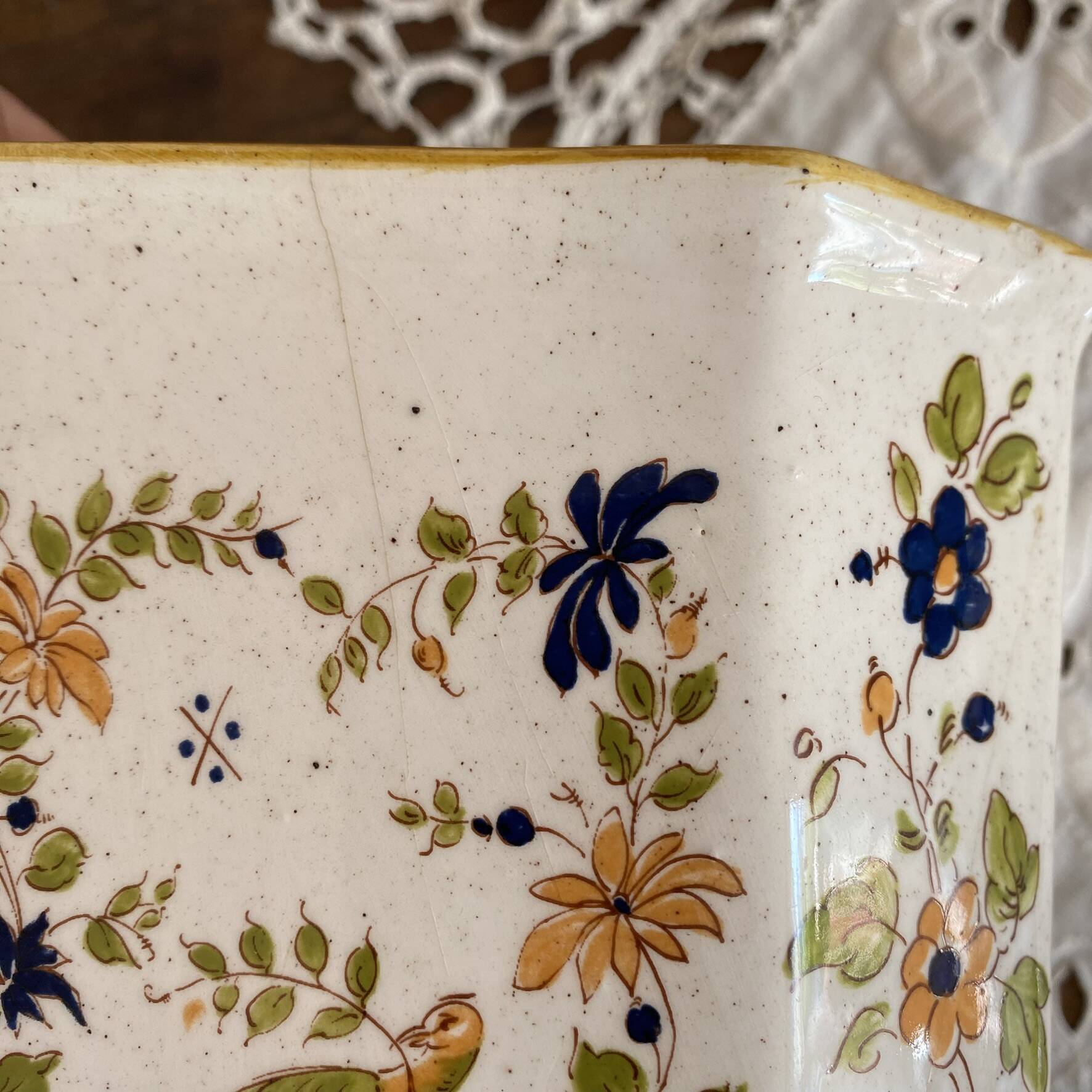 Cache-pot in Moustiers earthenware hand-painted