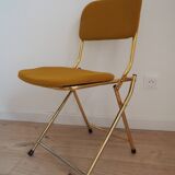 2 Vintage Eyrel folding chairs in mustard yellow and gold – Chic retro design
