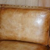 Three-seater leather canapé in Edwardian style with studs.